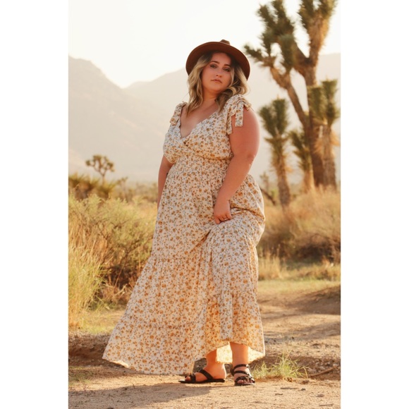 Plus Size Floral Maxi Dress - Picture 2 of 7
